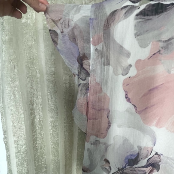 Vince Camuto Floral top - Picture 4 of 8